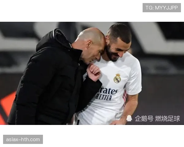 本泽马 vs 齐达内：进攻核心与中场大师的战术角色差异