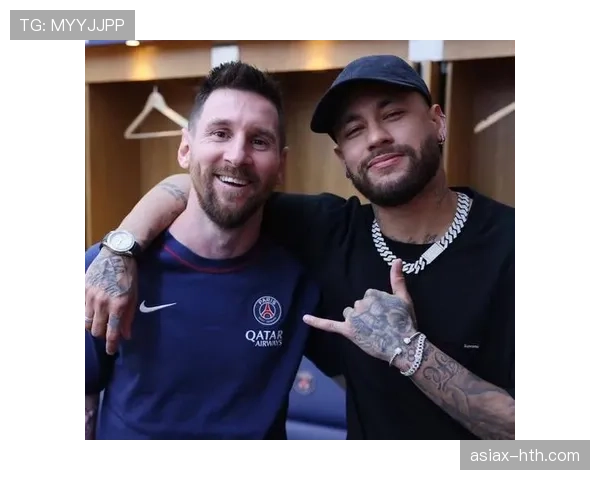 内马尔随手一条街拍就像T台走秀，那个随手背的包能顶我半年生活费