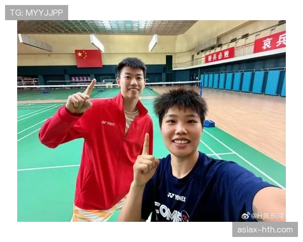 黄东萍训练完直接拎包去秀场，这反差谁懂啊